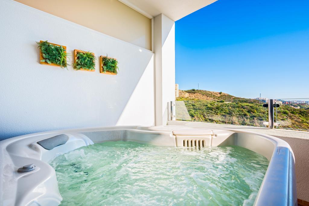 Carvajal Luxury Apartments - Free Parking Fuengirola Bagian luar foto