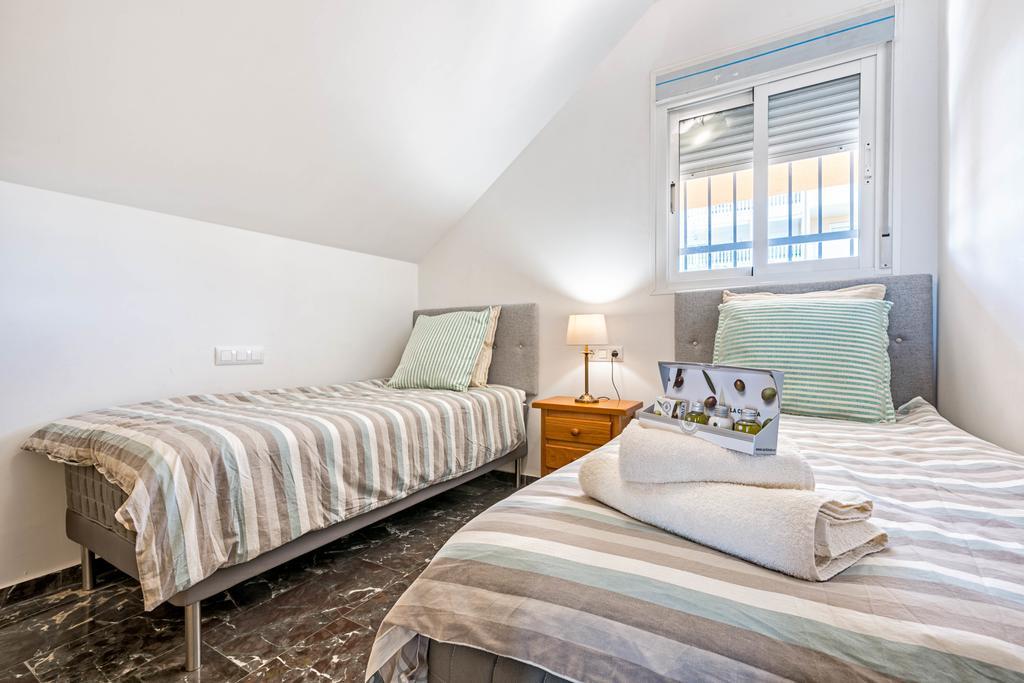 Carvajal Luxury Apartments - Free Parking Fuengirola Ruang foto